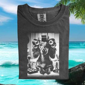 Cute Dachshund With Hair Rollers Retro Beauty Routine Graphic T Shirt