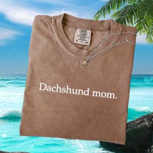Dachshund Mom Simple Minimalist Dog Lover Graphic T Shirt