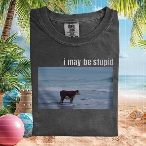 Funny Cow at the Beach Minimalist Meme Style Graphic Unisex T Shirt
