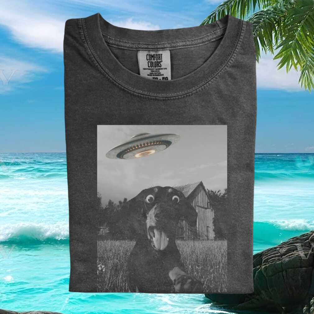 Funny Dachshund Dog Alien UFO Abduction Parody Graphic T Shirt Funny Dachshund Dog Alien UFO Abduction Parody Graphic T Shirt