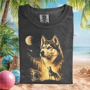 Vintage Siberian Husky Moon Howling Wolf Nature Aesthetic T Shirt