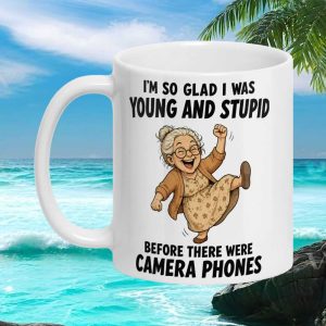 Funny Grandma Young And Stupid No Camera Phones Retro Nostalgia Gift Coffee Mug