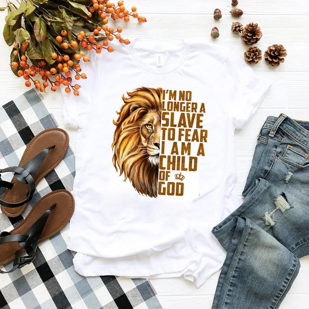 Lion I’m no longer a slave to fear i am a child of god shirt