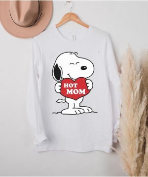 Snoopy hug heart hot mom shirt