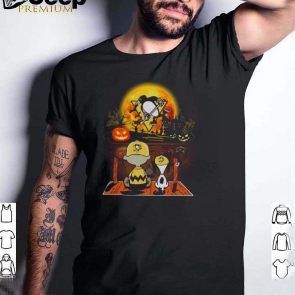 Snoopy and Charlie Brown Pumpkin Pittsburgh Penguins Halloween Moon shirt