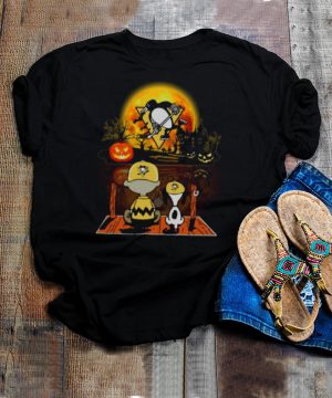 Snoopy and Charlie Brown Pumpkin Pittsburgh Penguins Halloween Moon shirt