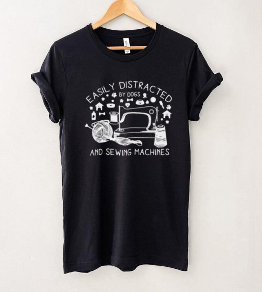 Easily Distracted By Dogs And Sewing Machines Nahmaschine Handarbeit Shirt