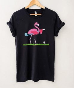 Flamingo playing golf Classic T Shirt