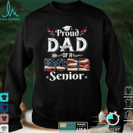 Mens Proud Dad Of A 2022 Senior School Graduation American Flag T Shirt