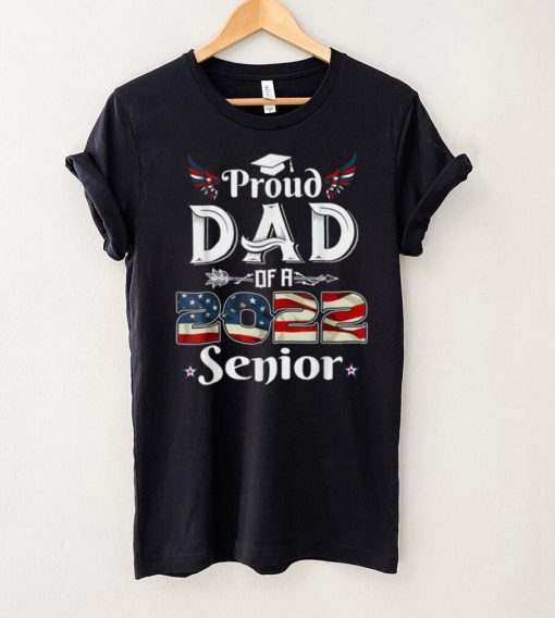 Mens Proud Dad Of A 2022 Senior School Graduation American Flag T Shirt