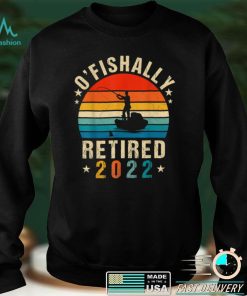 Ofishally Retired 2022 Fishing Retro Retirement Dad Men T Shirt