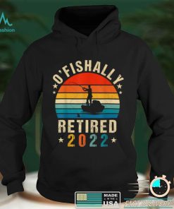 Ofishally Retired 2022 Fishing Retro Retirement Dad Men T Shirt