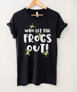 Womens Funny Passover Who Let the Frogs Out Shirt Jewish Seder Fami V Neck T Shirt