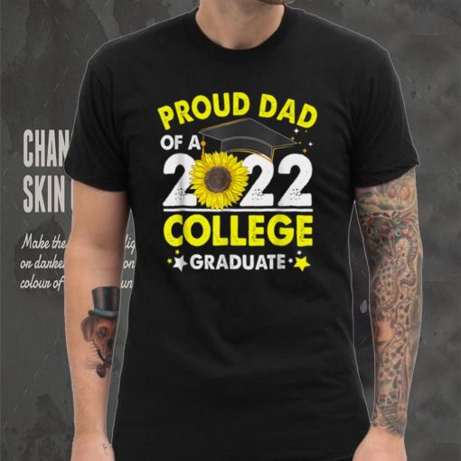 Mens Proud Dad Of A 2022 Graduate Graduation College Student T Shirt