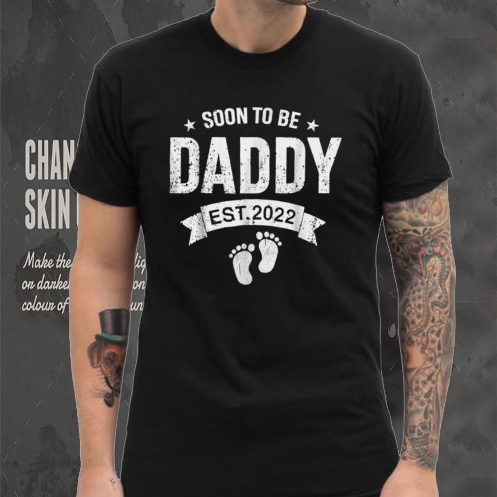 Mens Soon To Be Daddy Est 2022 Vintage Fathers Day New Dad T Shirt