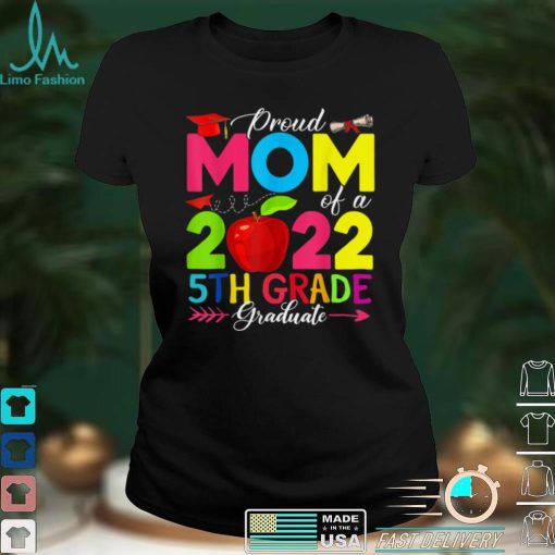 Proud Mom of a 2022 5th Grade Graduate Senior 22 Graduation T Shirt