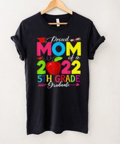 Proud Mom of a 2022 5th Grade Graduate Senior 22 Graduation T Shirt