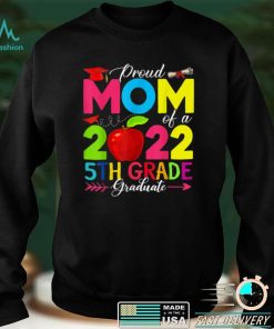 Proud Mom of a 2022 5th Grade Graduate Senior 22 Graduation T Shirt