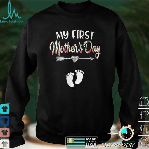 Womens My First Mother’s Day Pregnancy Announcement Mom To Be 2022 V Neck T Shirt