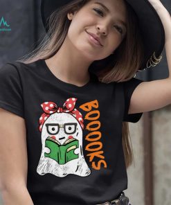 Halloween Booooks Ghost 2022 Halloween ghost reading books T Shirt (1)
