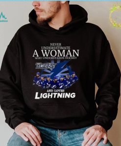 Never Underestimate A Woman Who Understand Hockey and Love Tampa Bay Lightning signatures shirt