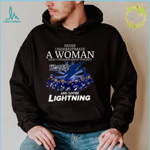 Never Underestimate A Woman Who Understand Hockey and Love Tampa Bay Lightning signatures shirt