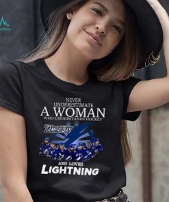 Never Underestimate A Woman Who Understand Hockey and Love Tampa Bay Lightning signatures shirt