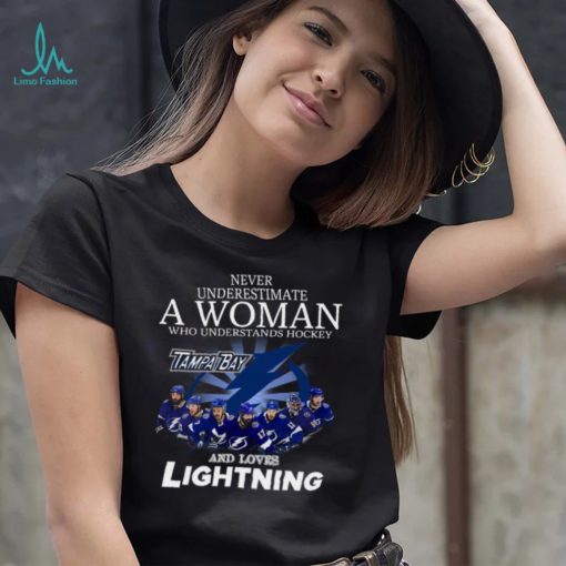 Never Underestimate A Woman Who Understand Hockey and Love Tampa Bay Lightning signatures shirt