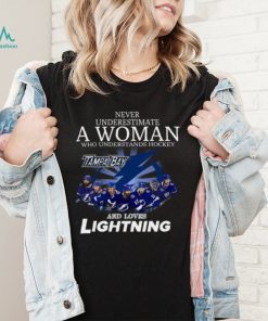 Never Underestimate A Woman Who Understand Hockey and Love Tampa Bay Lightning signatures shirt