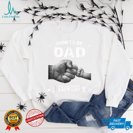 Soon To Be Dad Est. 2022 Expect Baby New Dad Christmas T Shirt