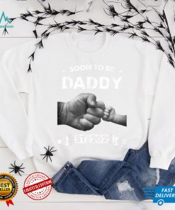 Soon To Be Daddy Est. 2022 Expect Baby New Dad Christmas T Shirt