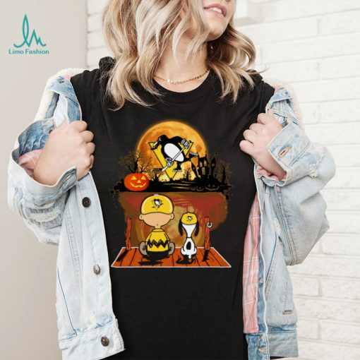 Snoopy and Charlie Brown Pumpkin Pittsburgh Penguins Halloween Moon shirt