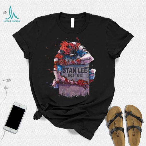 Spider Man hug Stan Lees grave shirt