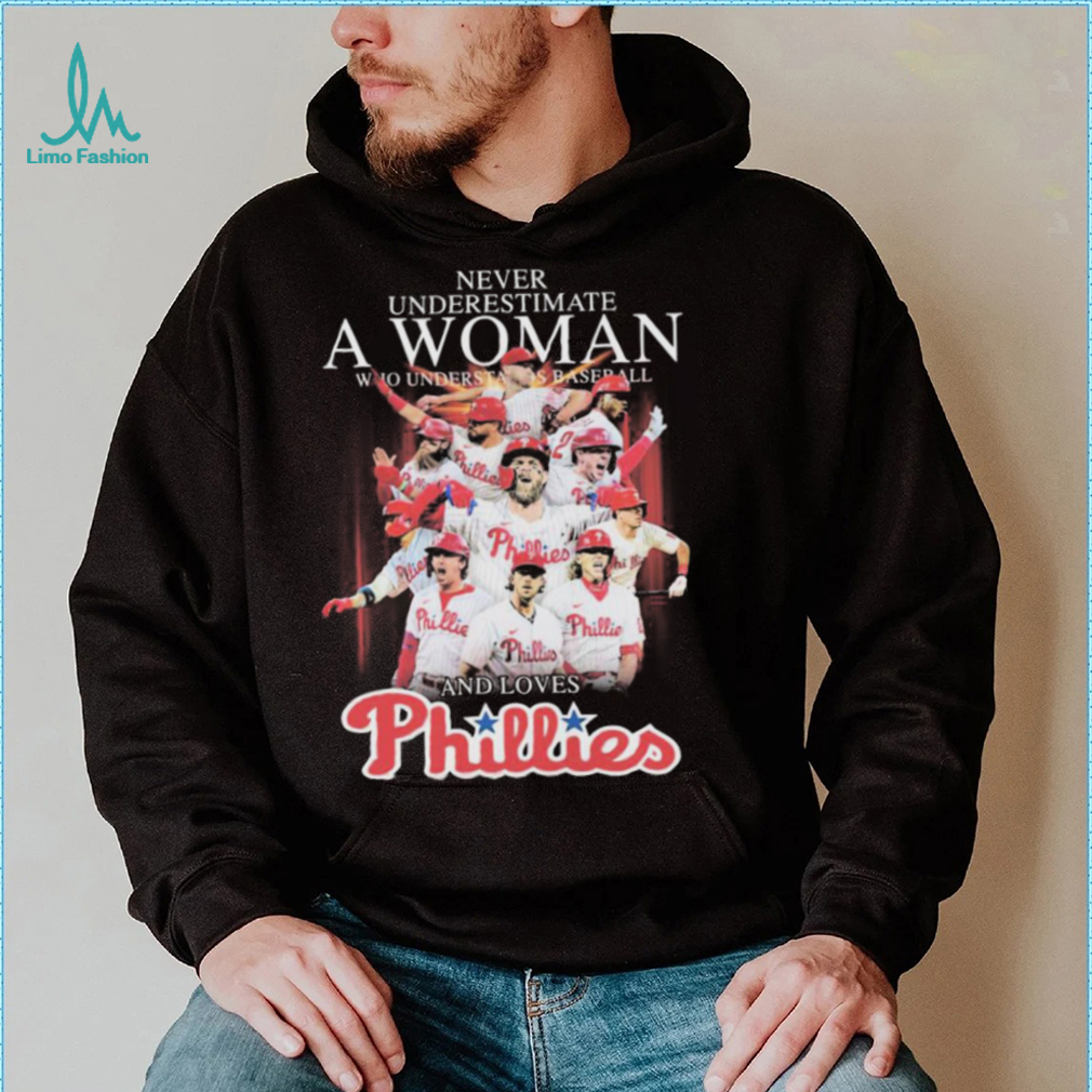 Never Underestimate A Woman Who Understands Baseball And Loves Phillies  T-shirt