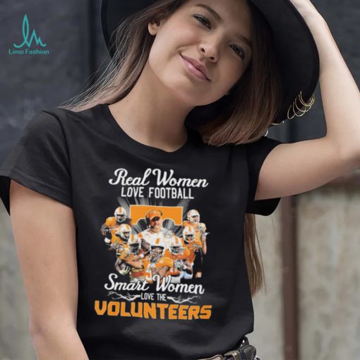 Official Real Women love football smart Women love the Tennessee Volunteers team signatures shirt