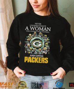 Official never underestimate a woman who understands football and loves green bay packers signatures 2022 shirt
