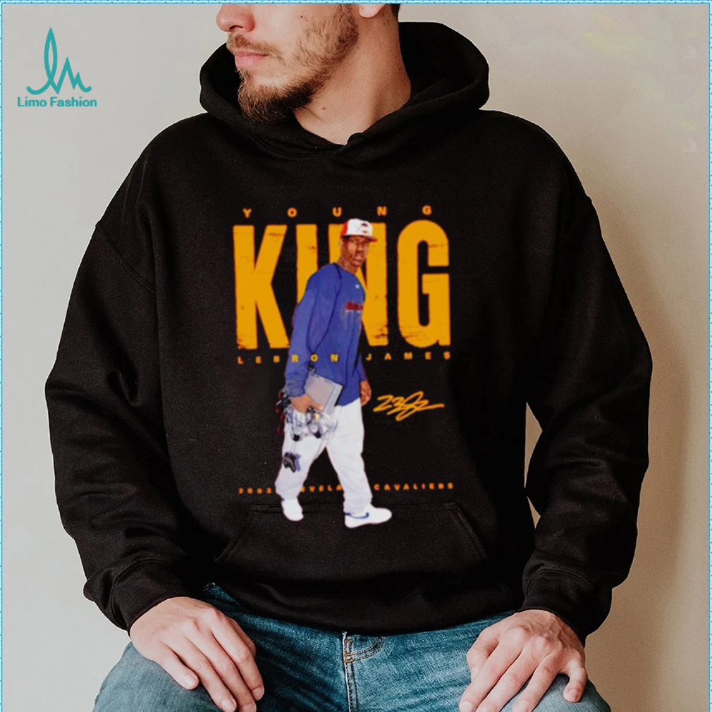 NBA Los Angeles Lakers King James With Signature Design Unisex T-Shirt -  Mugteeco