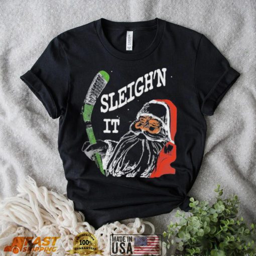 Hockey santa sleigh’n it hockey Christmas sweater