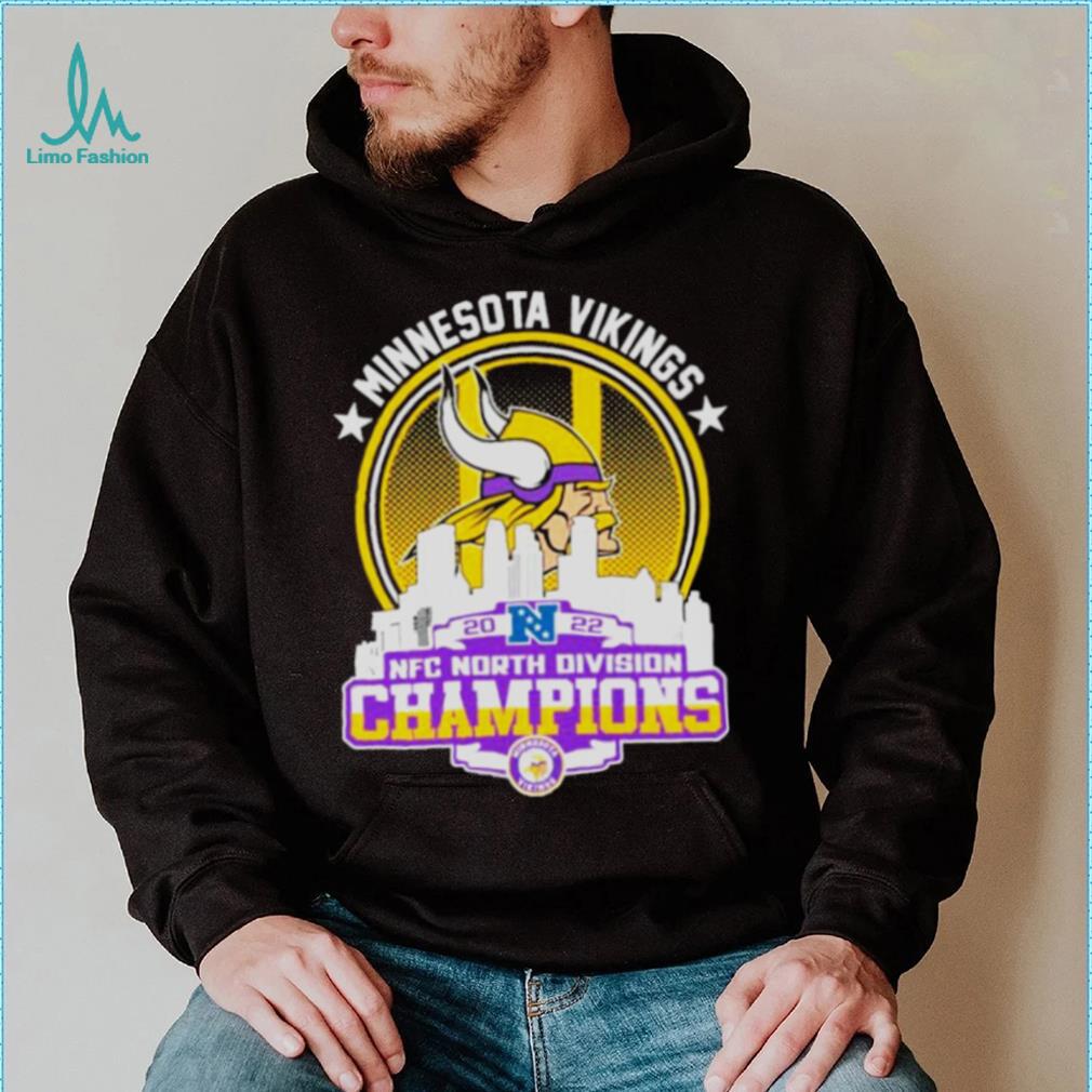 Minnesota Vikings 2022 NFC North Division matchup city skyline Shirt Minnesota Vikings 2022 NFC North Division matchup city skyline Shirt