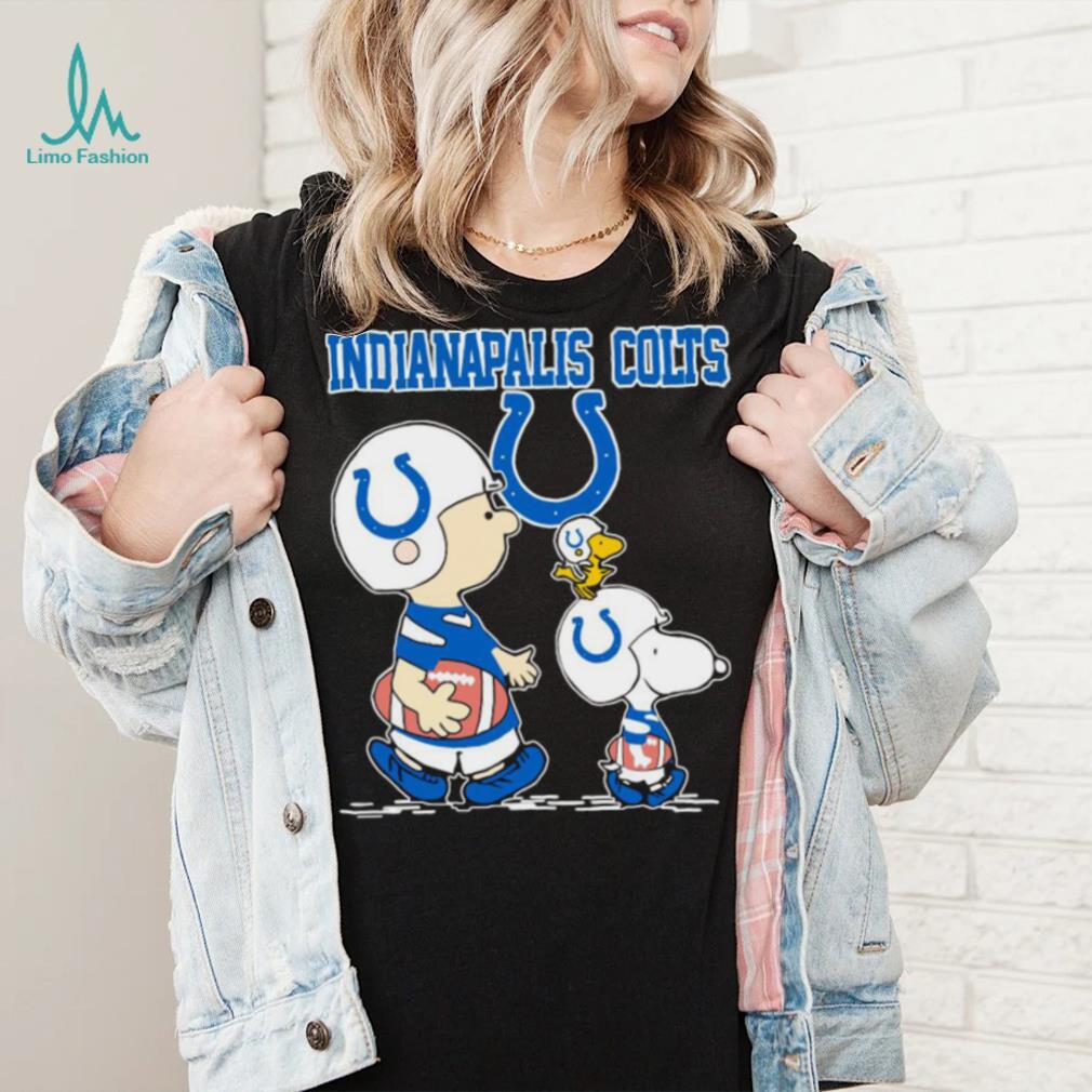 Indianapolis Colts Snoopy Plays The Football Game shirt - Limotees