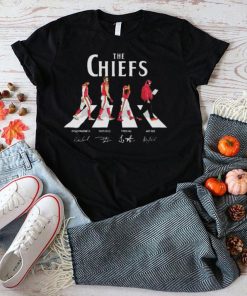 The Kansas city Chiefs abbey road 2022 signatures shirt