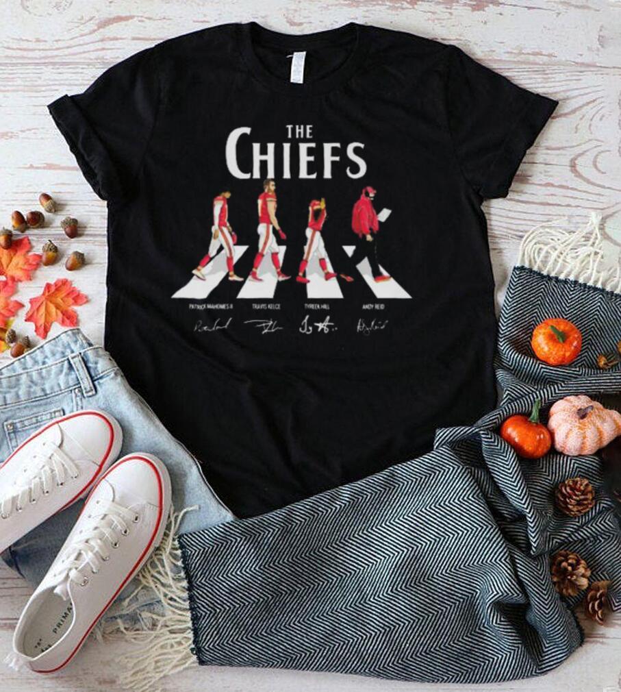 The Kansas city Chiefs abbey road 2022 signatures shirt The Kansas city Chiefs abbey road 2022 signatures shirt