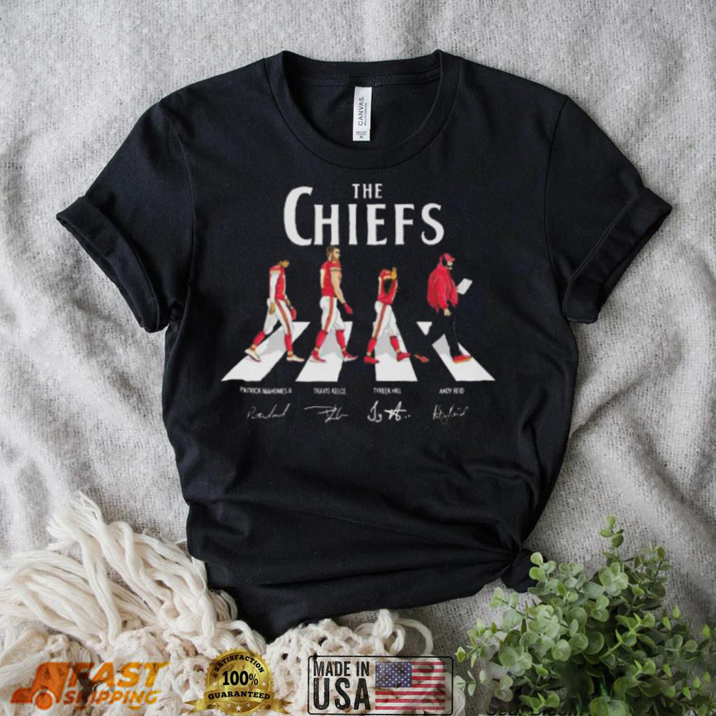 The Kansas city Chiefs abbey road 2022 signatures shirt The Kansas city Chiefs abbey road 2022 signatures shirt