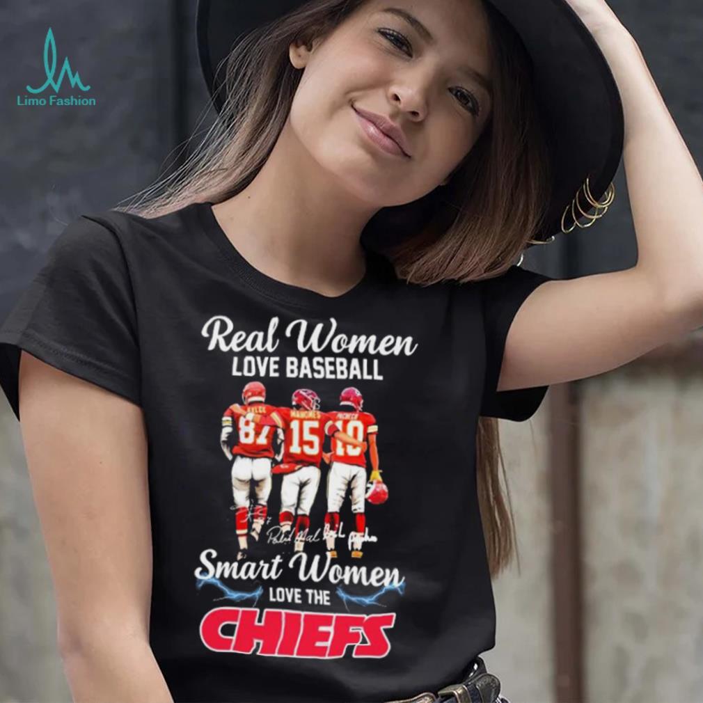 Real Women Love Football Smart Women Love The Chiefs Travis Kelce Patrick  Mahomes And Isiah Pacheco Signatures Shirt - Limotees