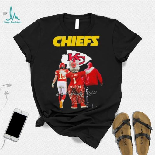 The Chiefs Patrick Mahomes Kc Wolf And Andy Reid Signatures Shirt