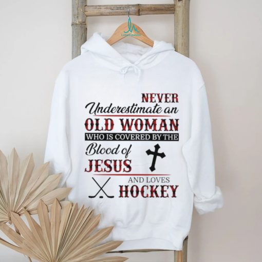 Never underestimate an old woman who is covered by the blood of jesus and loves hockey shirt