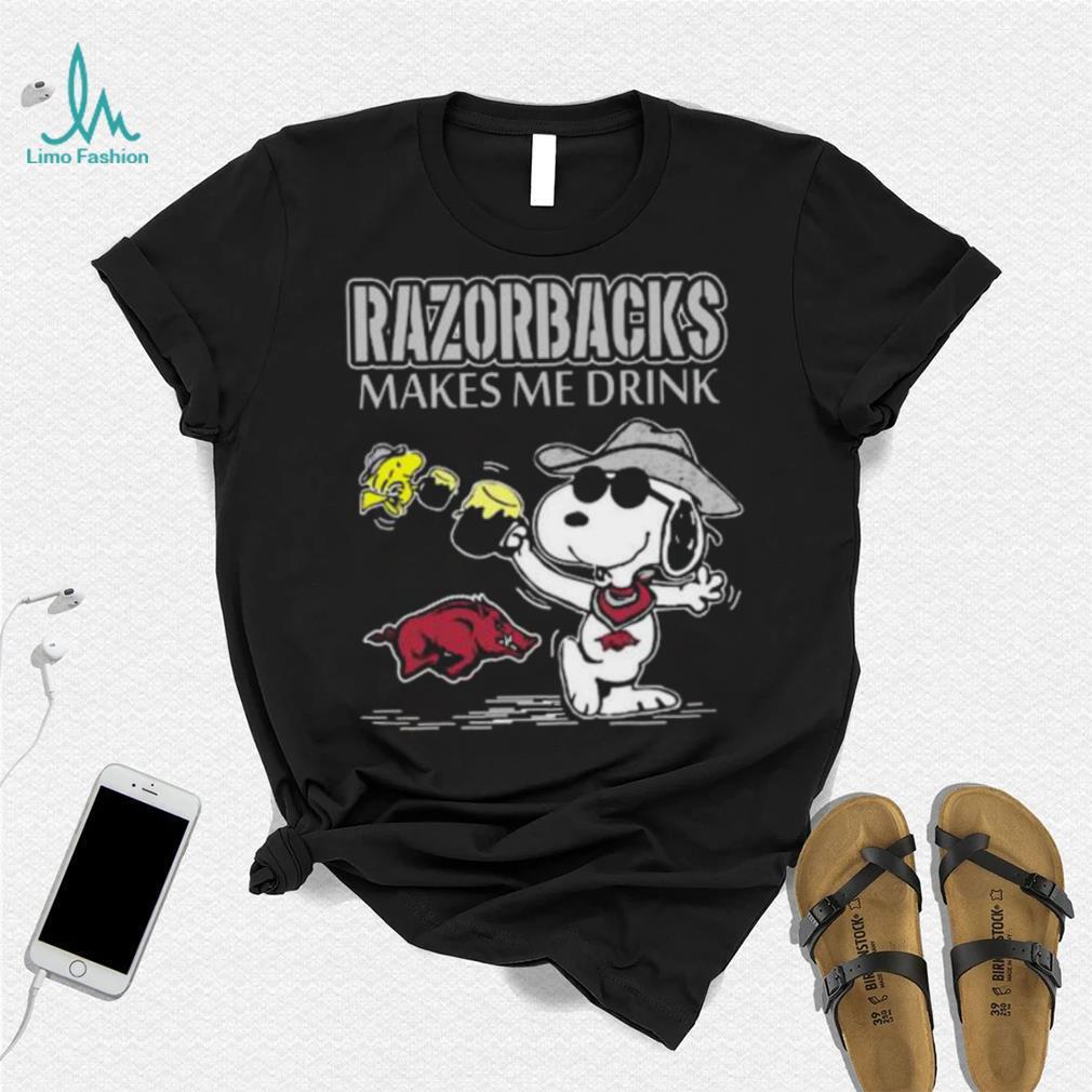 Snoopy And Woodstock Arkansas Razorbacks Makes Me Drinks Shirt Snoopy And Woodstock Arkansas Razorbacks Makes Me Drinks Shirt