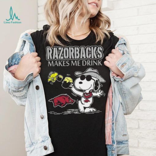 Snoopy And Woodstock Arkansas Razorbacks Makes Me Drinks Shirt