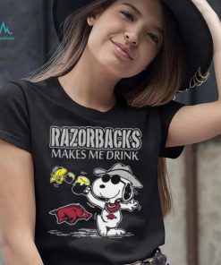 Snoopy And Woodstock Arkansas Razorbacks Makes Me Drinks Shirt