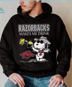 Snoopy And Woodstock Arkansas Razorbacks Makes Me Drinks Shirt